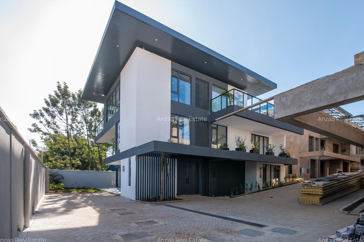 5 Bed Villa with En Suite at Jacaranda Avenue - 1