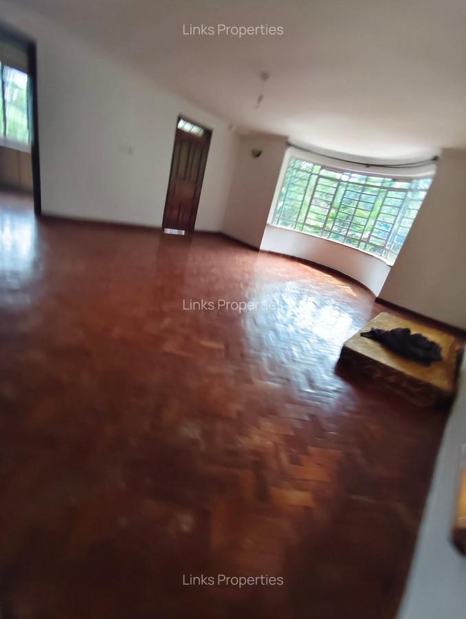 4 Bed Townhouse with En Suite at Kerarapon Drive - 5