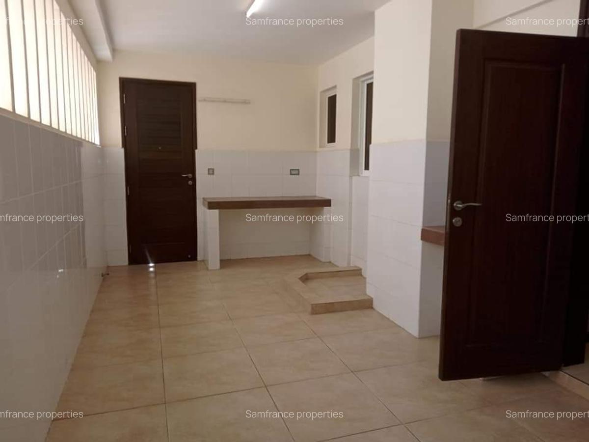 Serviced 3 Bed Apartment with En Suite at Citymall - 7