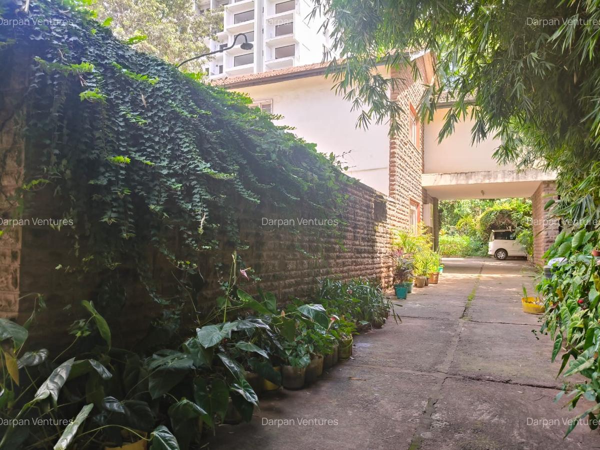 5 Bed House with Garden in Parklands - 2