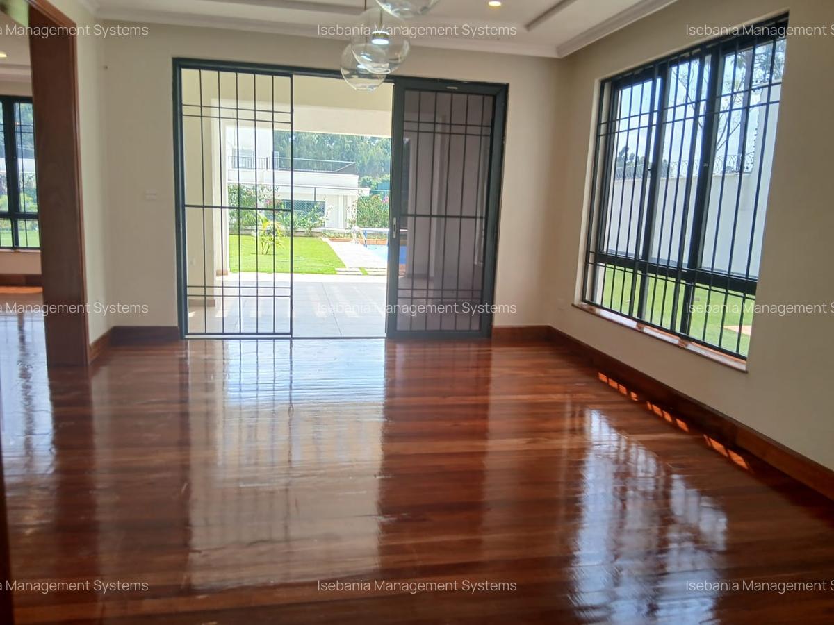 6 Bed House with En Suite at - 14