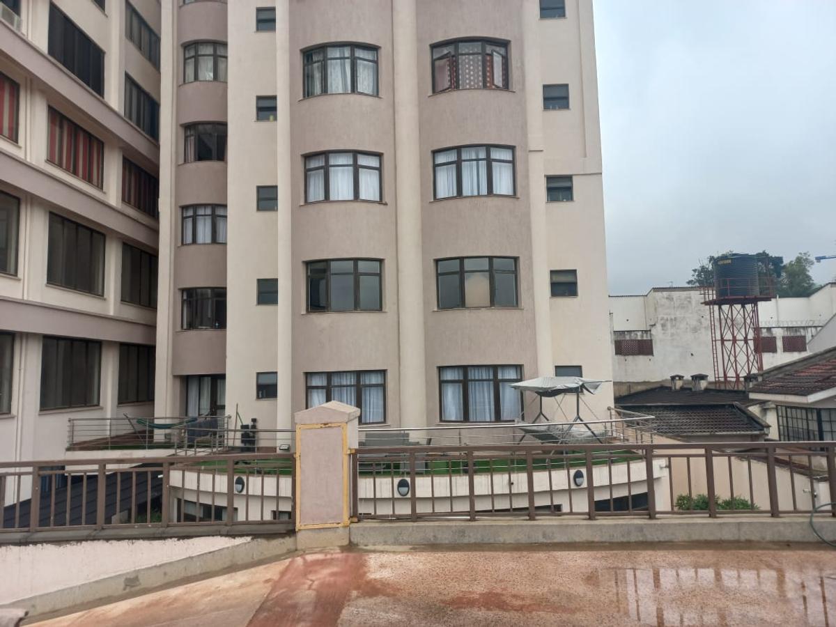 1 bed apartment with en suite at rhapta road