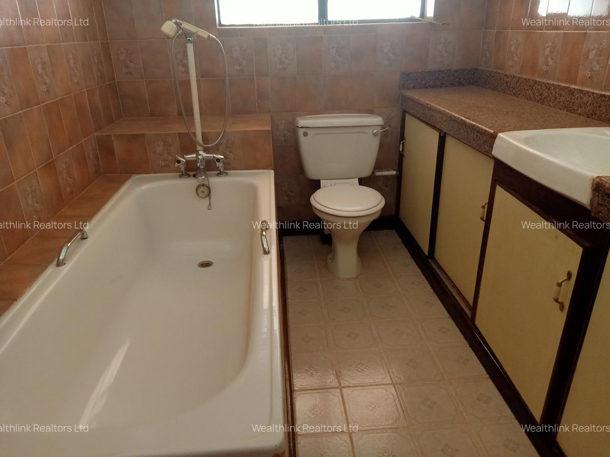5 Bed House with En Suite at Nyari - 7