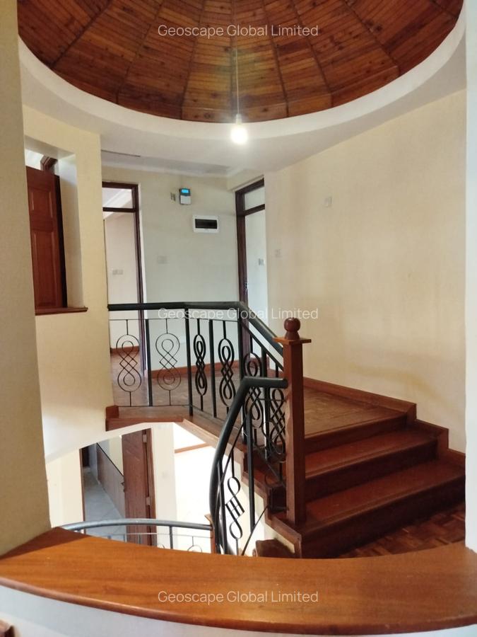 6 Bed House with En Suite in Runda - 15