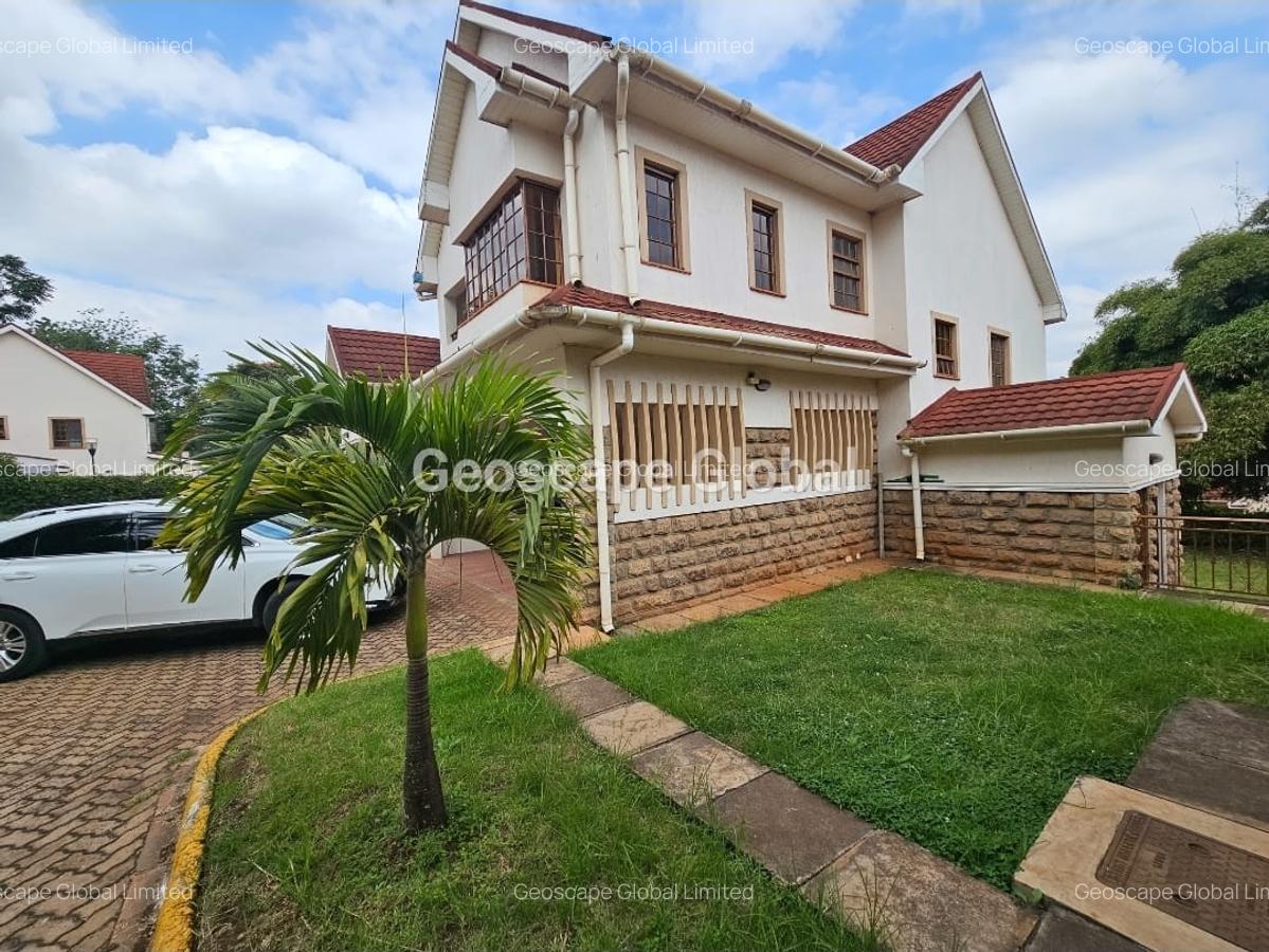 4 Bed House with En Suite in Rosslyn - 1