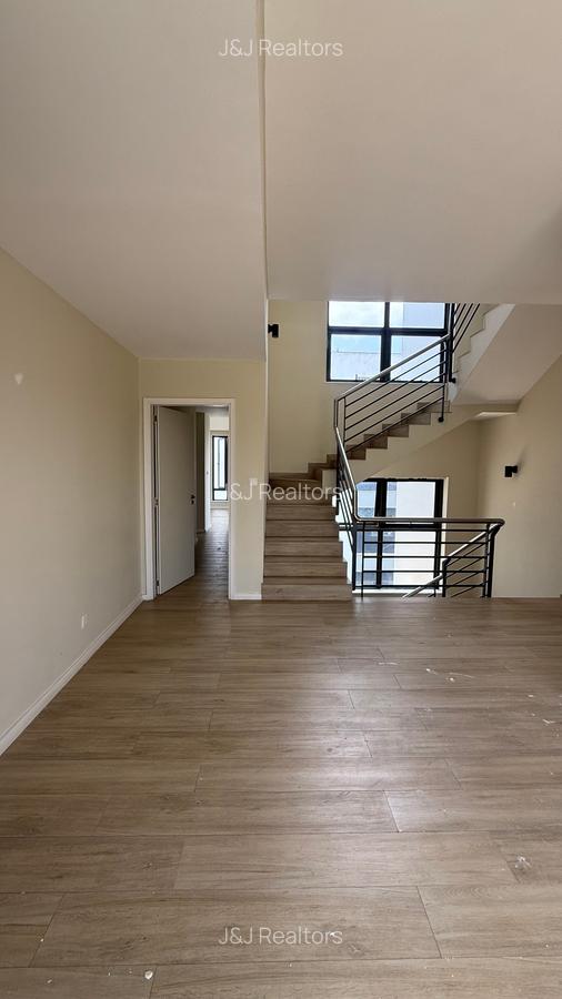 4 Bed Apartment with En Suite in Riverside - 2