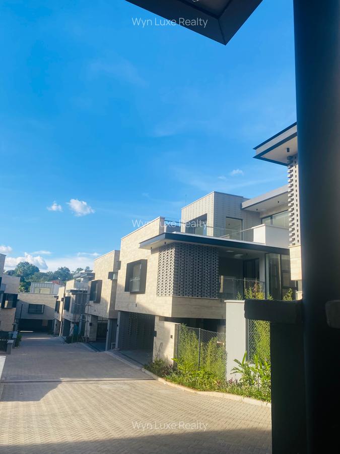 5 Bed Villa at Brookside - 1