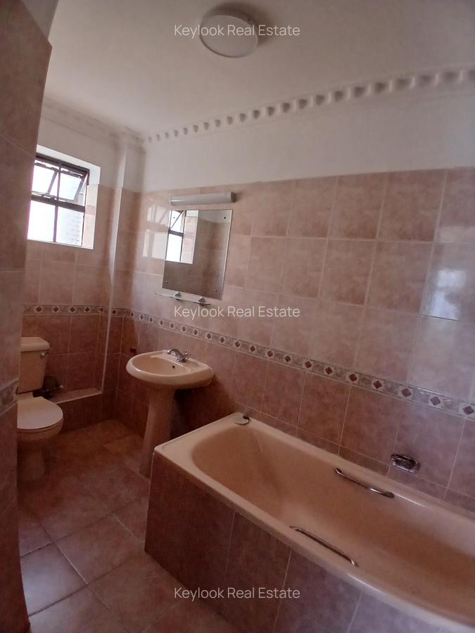 5 Bed Townhouse with En Suite at Lavington - 14