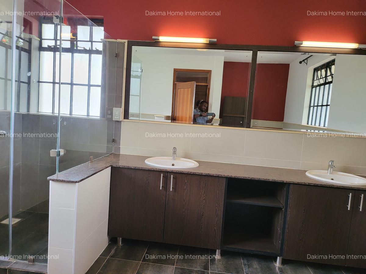 4 Bed House with En Suite in Runda - 15