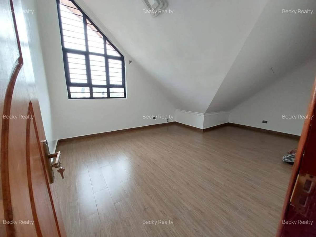 6 Bed House with En Suite at Daykio Bustani - 3