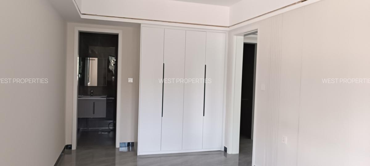 1 Bed Apartment with En Suite at Kilimani - 3