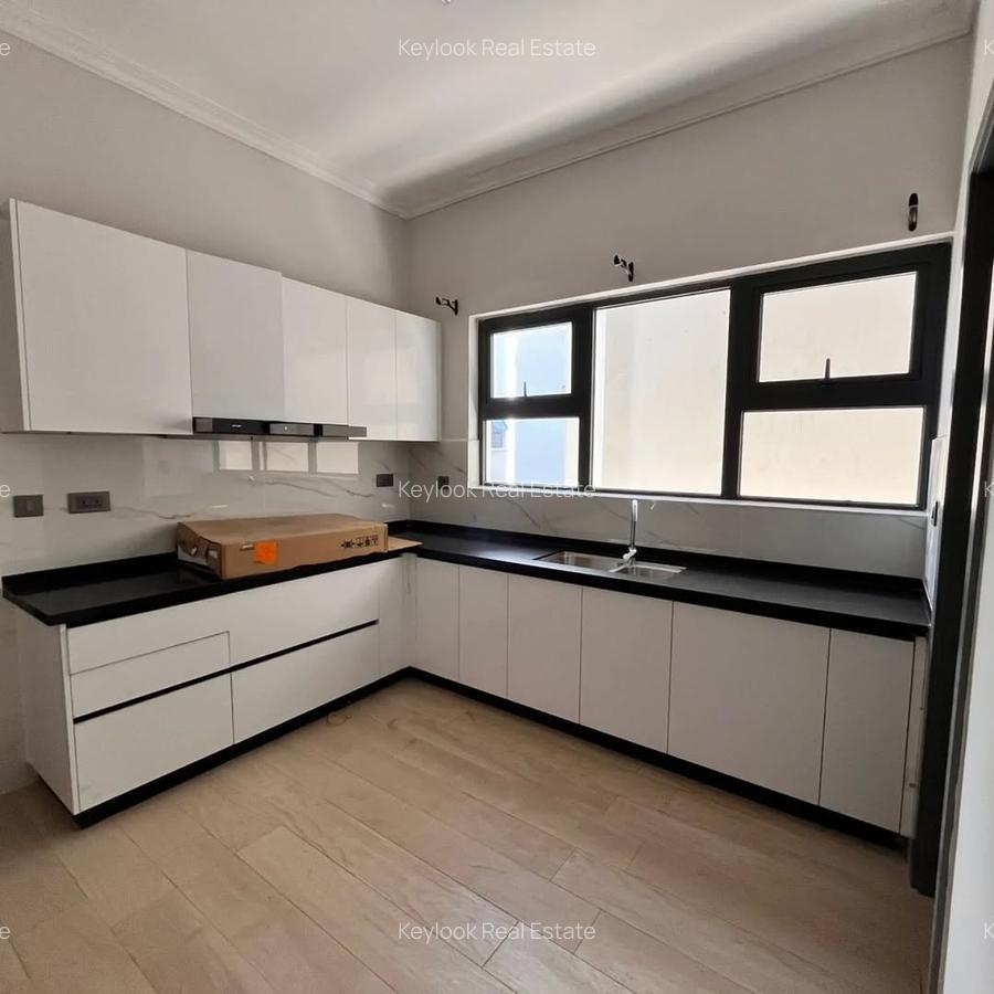 5 Bed Townhouse with En Suite at Lavington Green - 8