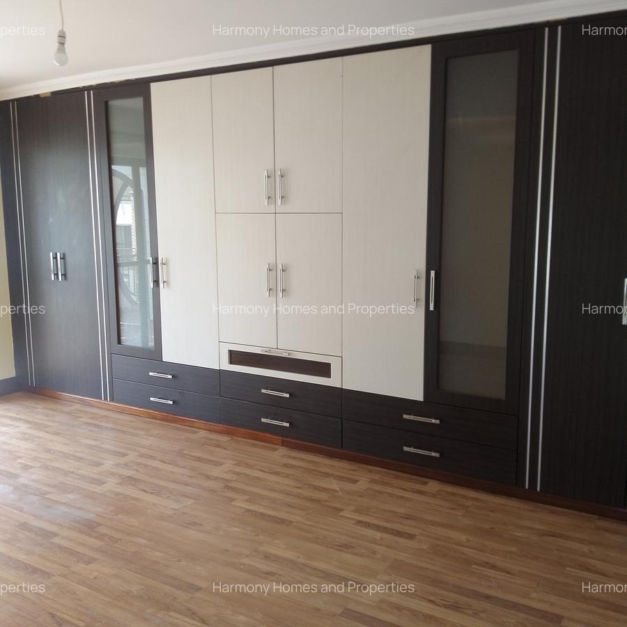 5 Bed Villa with En Suite at Brookside - 11