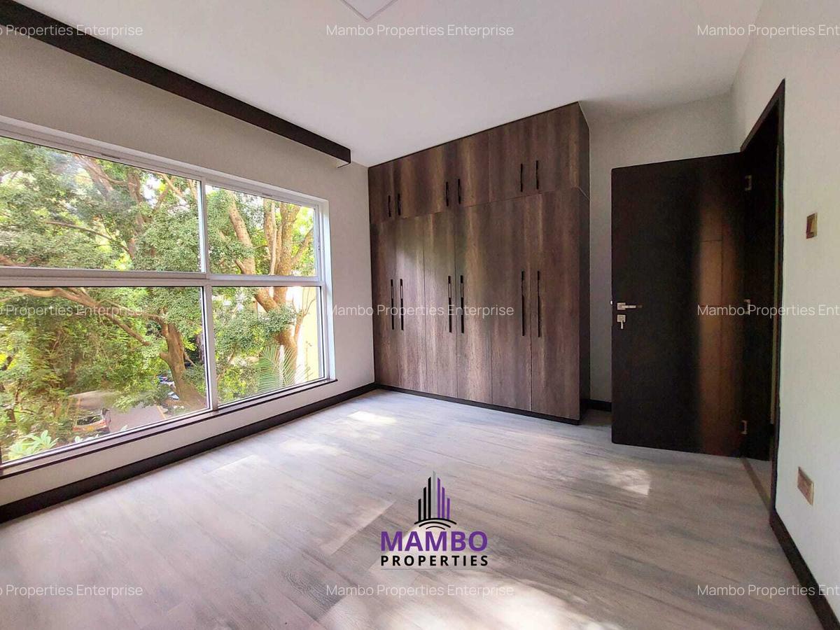 3 Bed Apartment with En Suite at Riverside Dr - 9