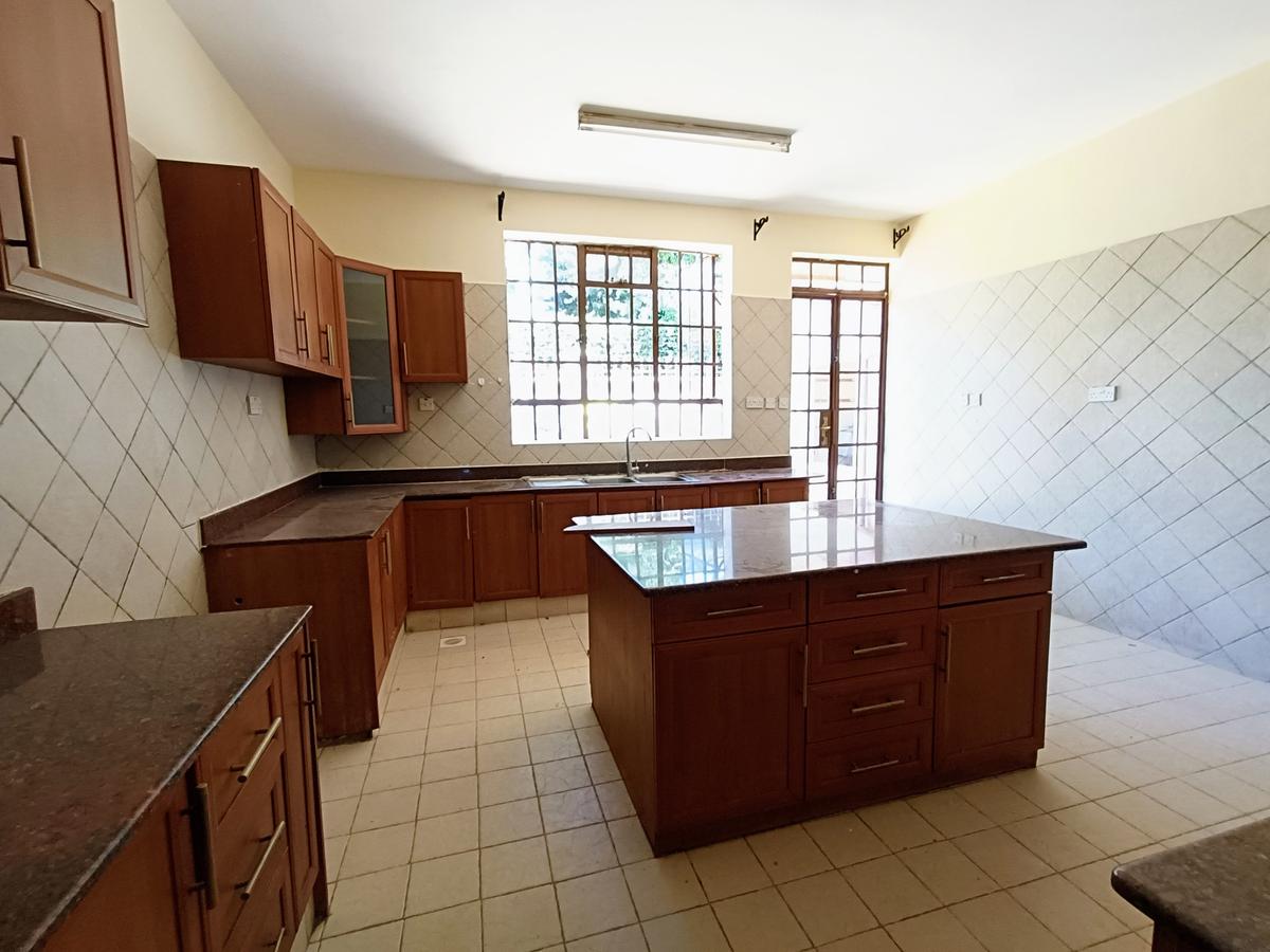 5 Bed Townhouse with En Suite in Lavington - 6