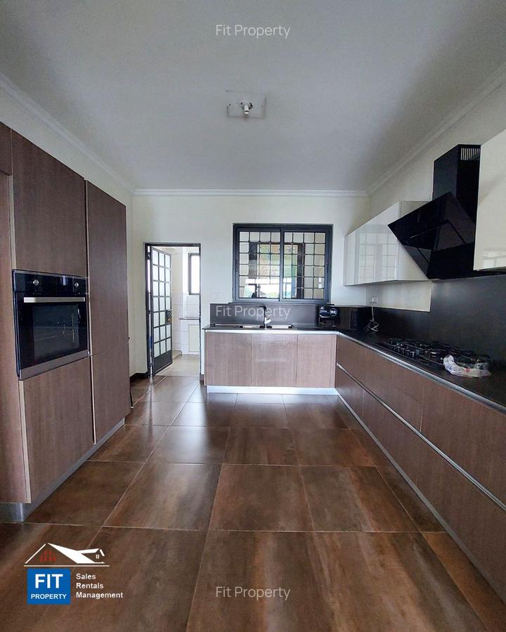 3 Bed Apartment with En Suite at City Park - 2