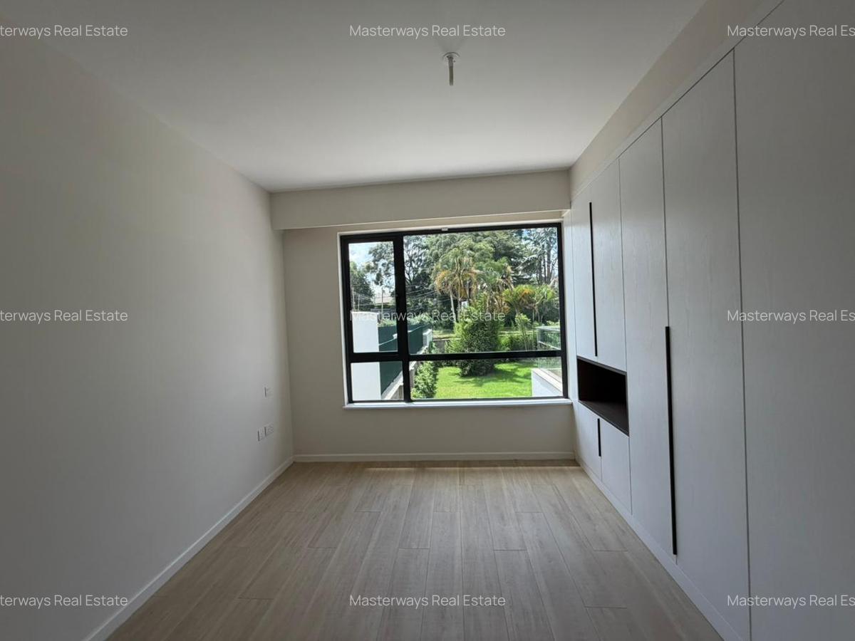 6 Bed Villa with En Suite in Kyuna - 5