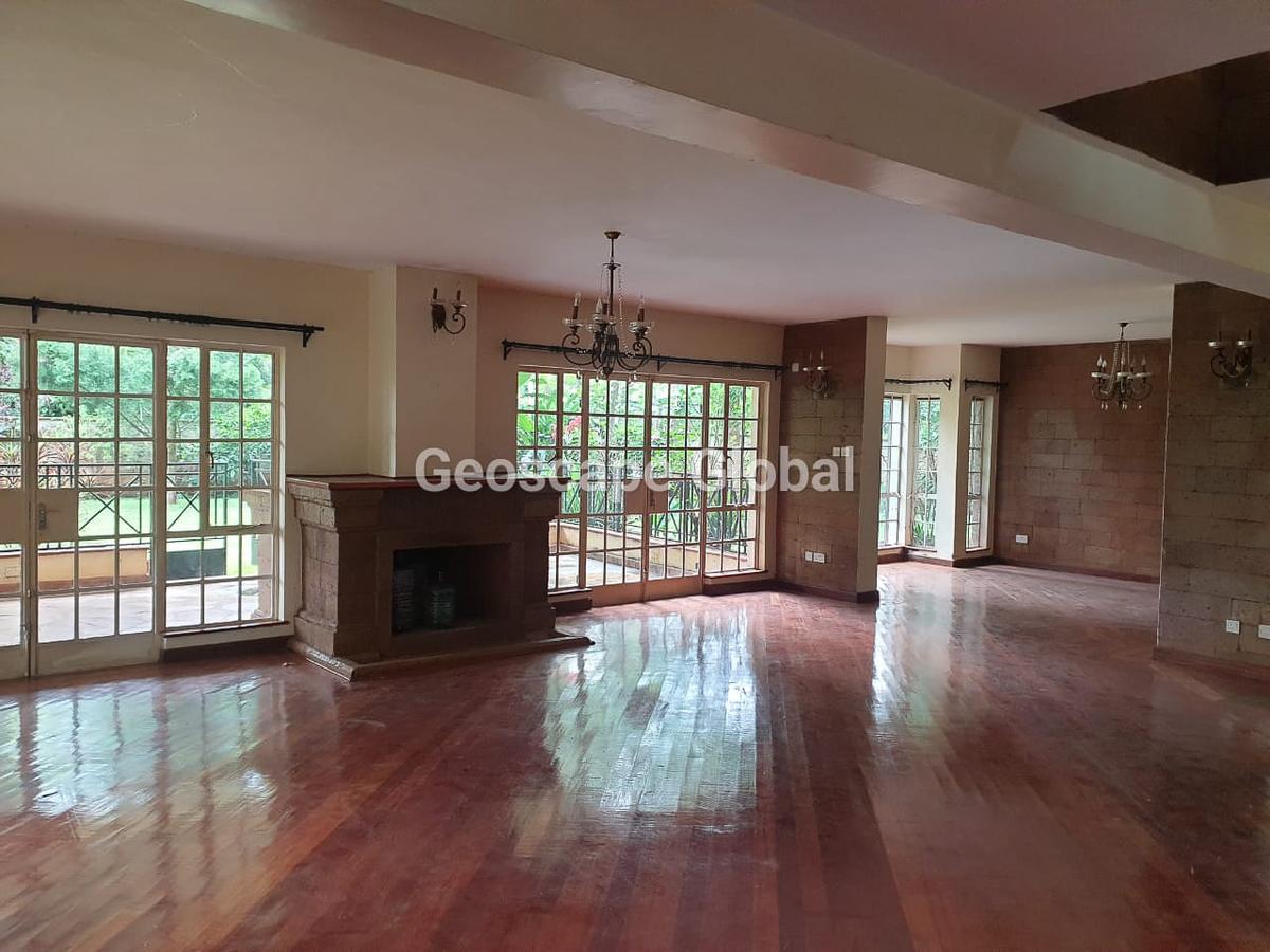 5 Bed House with En Suite in Rosslyn - 12