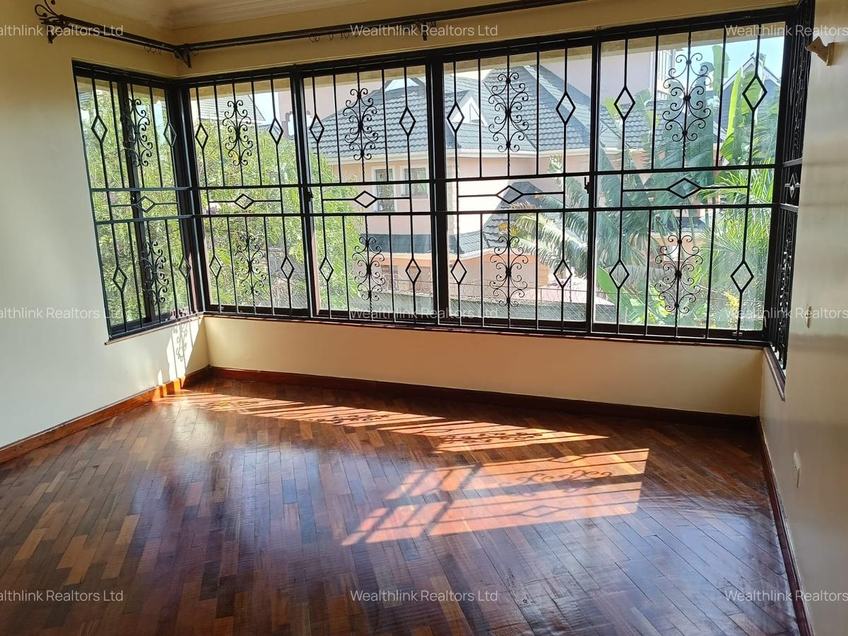 4 Bed Townhouse with En Suite at Ridgeways - 18