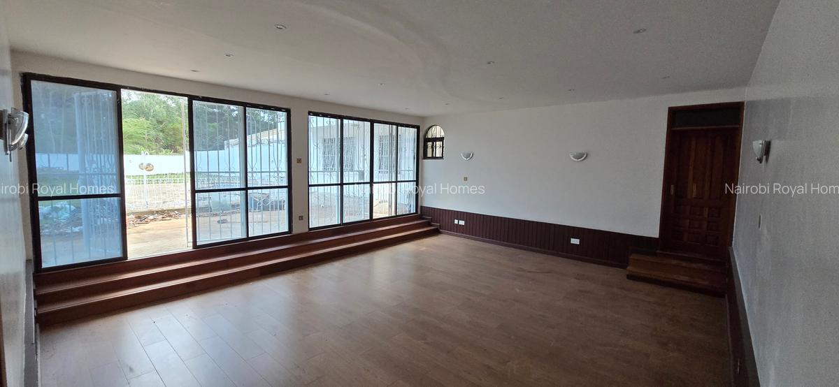 5 Bed House with En Suite at Lavington Green - 12