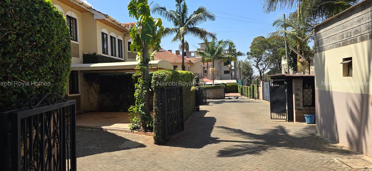 5 Bed Townhouse with En Suite at Lavington Road - 2