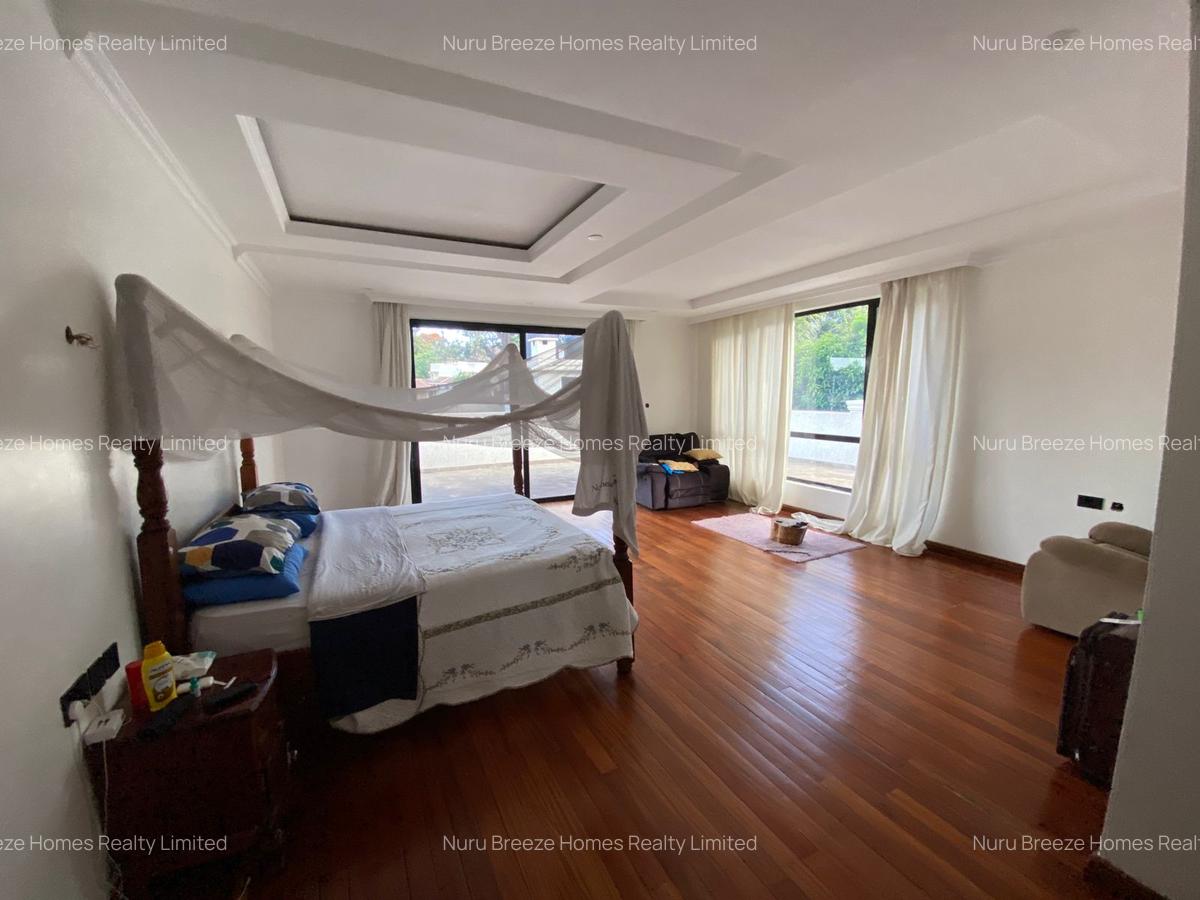 5 Bed House with En Suite in Runda - 10