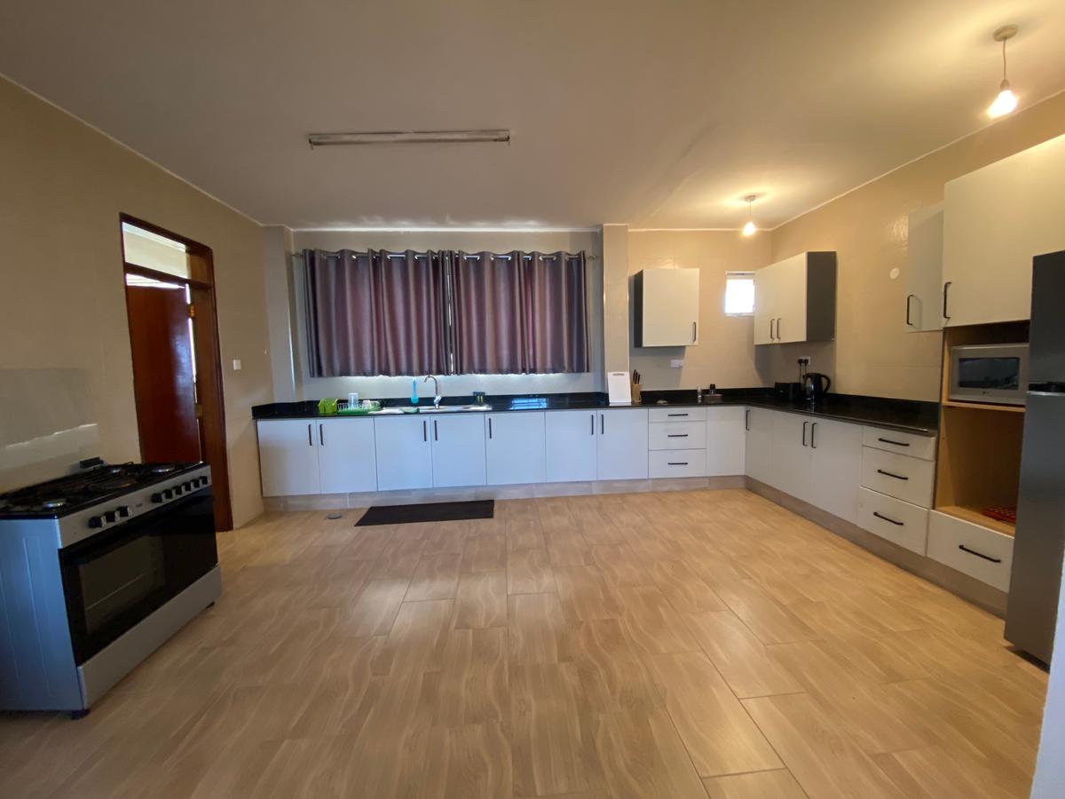 Serviced 3 Bed Apartment with En Suite in Brookside - 5