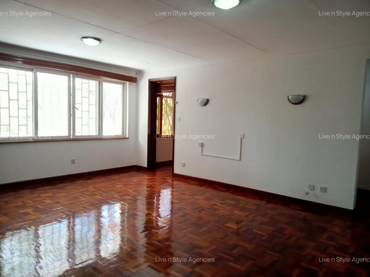 4 Bed House with En Suite in Runda - 10