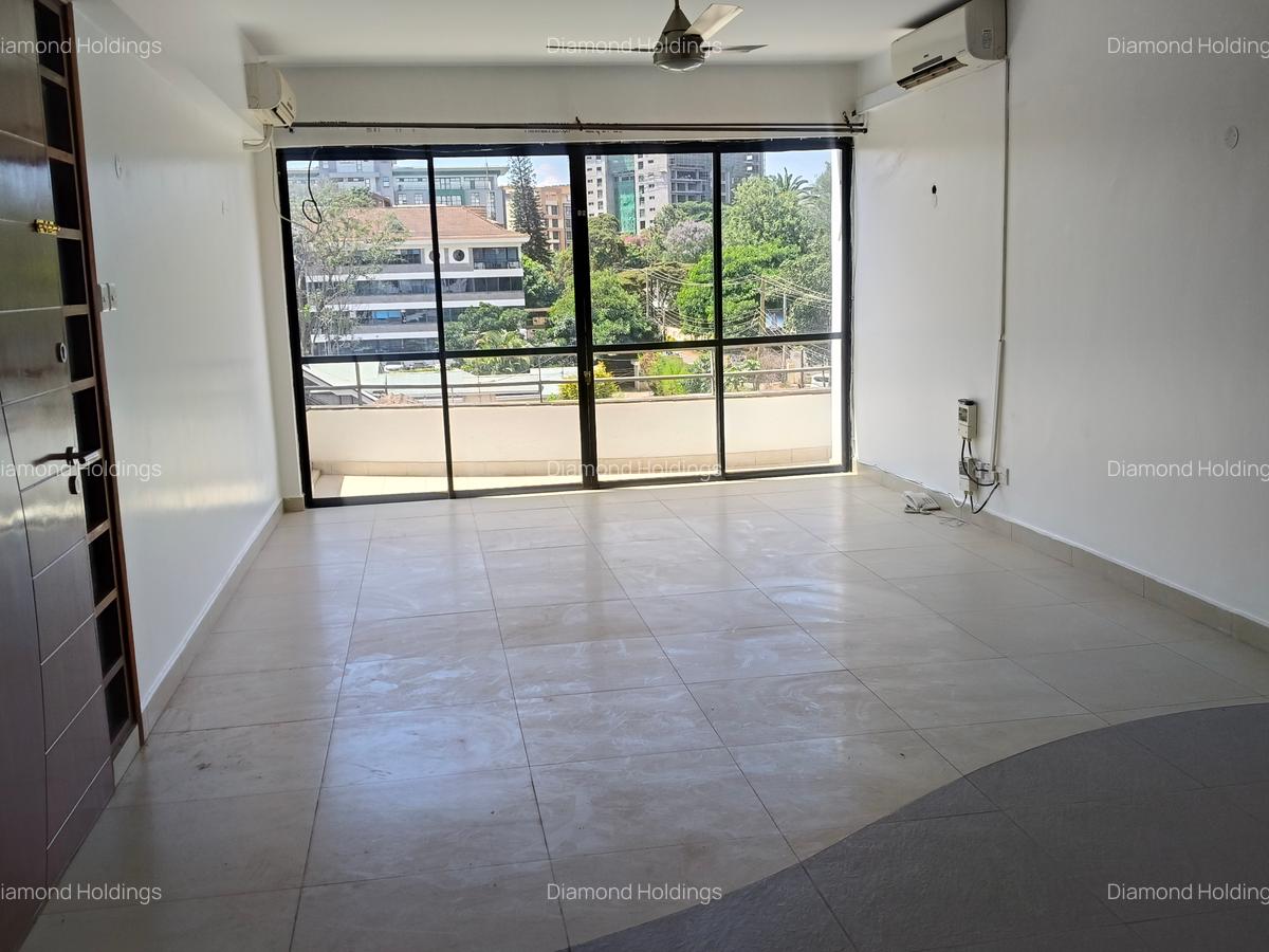 3 Bed Apartment with En Suite in Brookside - 12