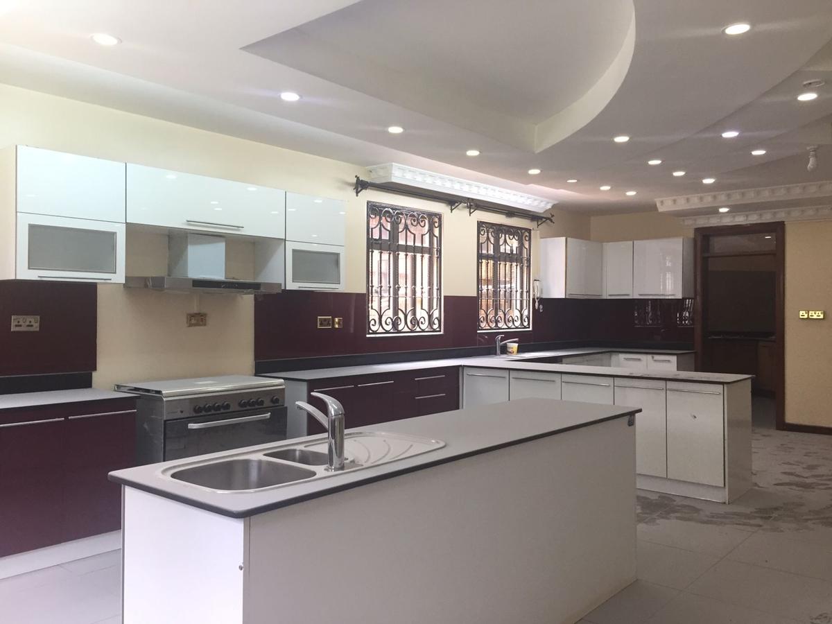 6 Bed Townhouse with En Suite at Runda - 6