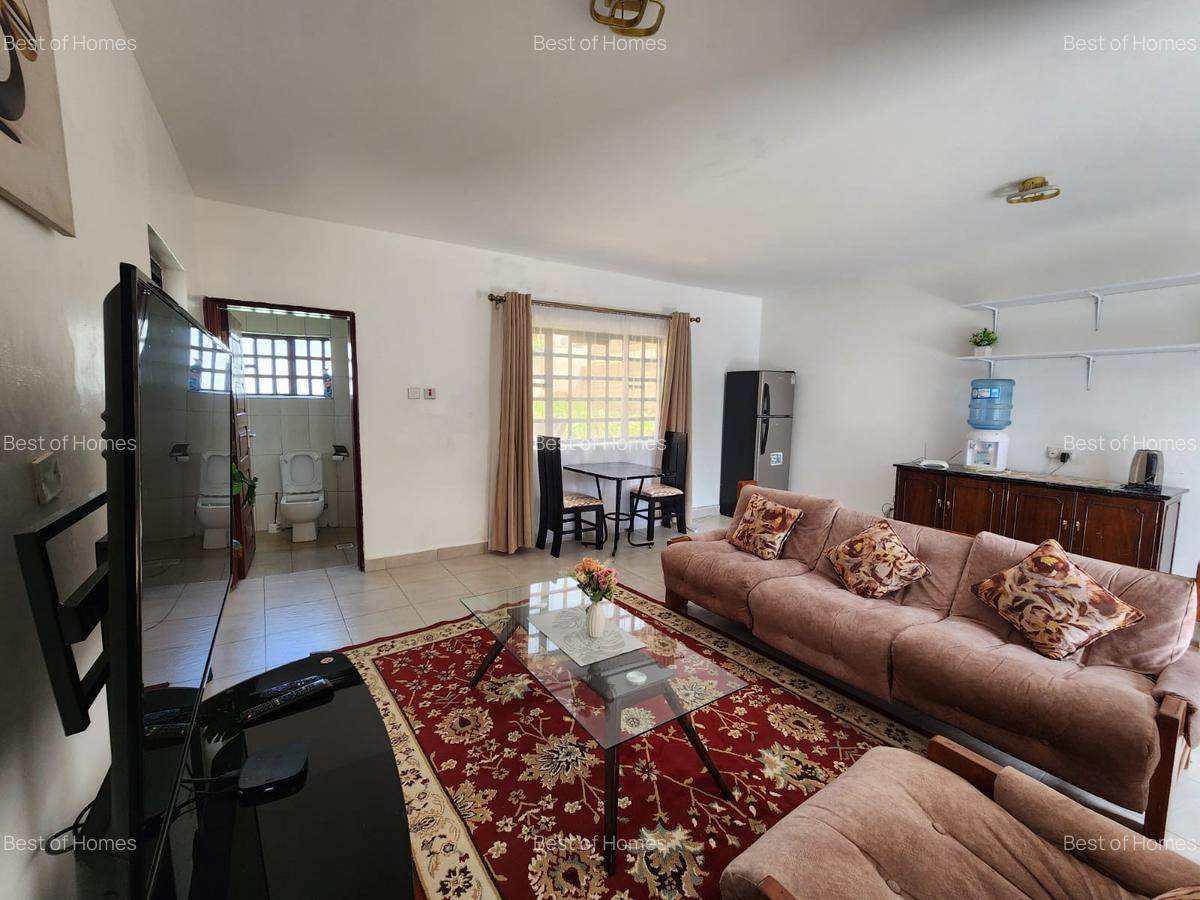 1 Bed House with En Suite in Lavington - 7