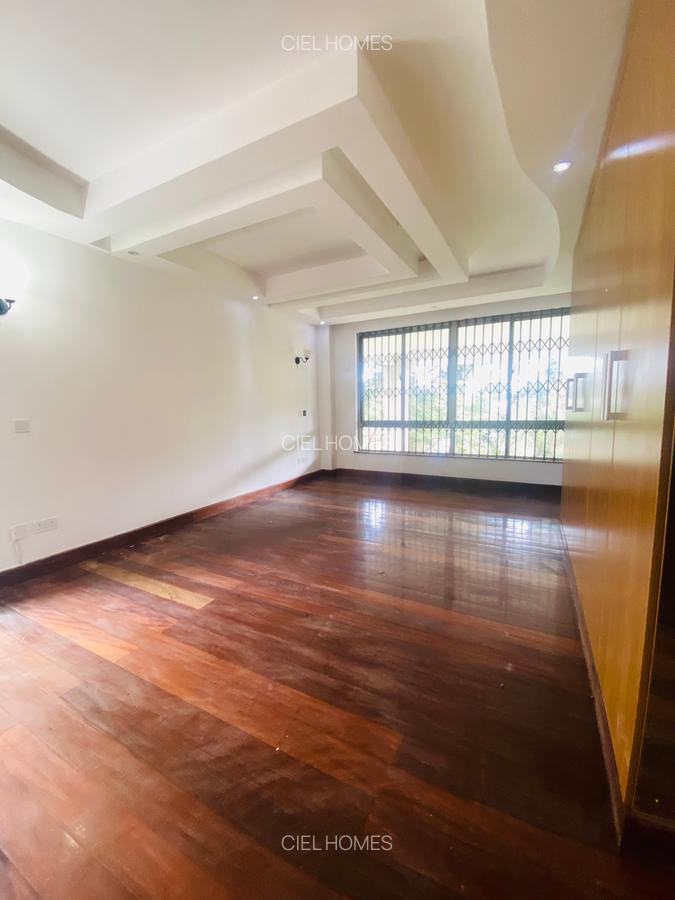 5 Bed Villa with En Suite in Lavington - 12