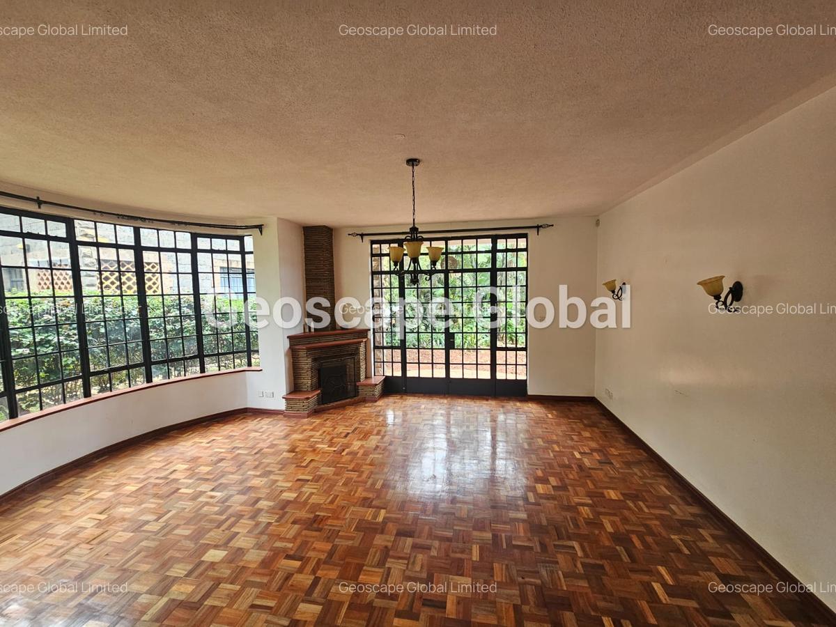 5 Bed House with En Suite in Lavington - 3