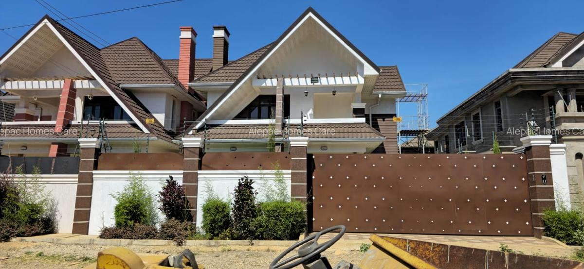 4 Bed Townhouse with En Suite in Membley - 2