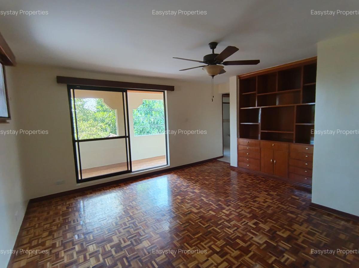 4 Bed House with En Suite in Runda - 2