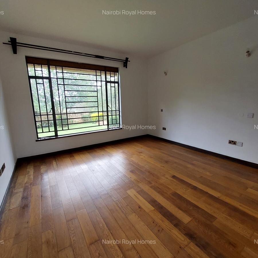 5 Bed Townhouse with En Suite at Lake View - 19