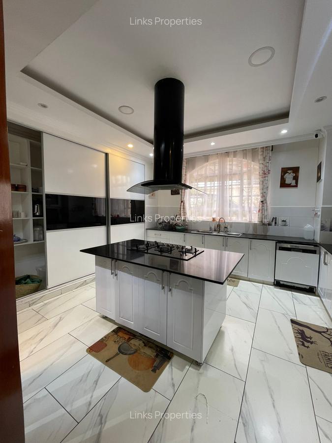 5 Bed Townhouse with En Suite at Kerarapon Drive - 4