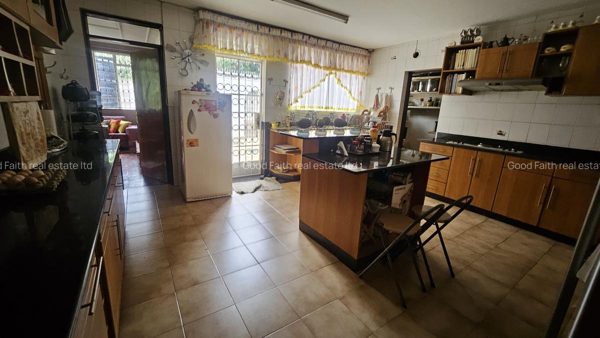 5 Bed House with En Suite in Runda - 6