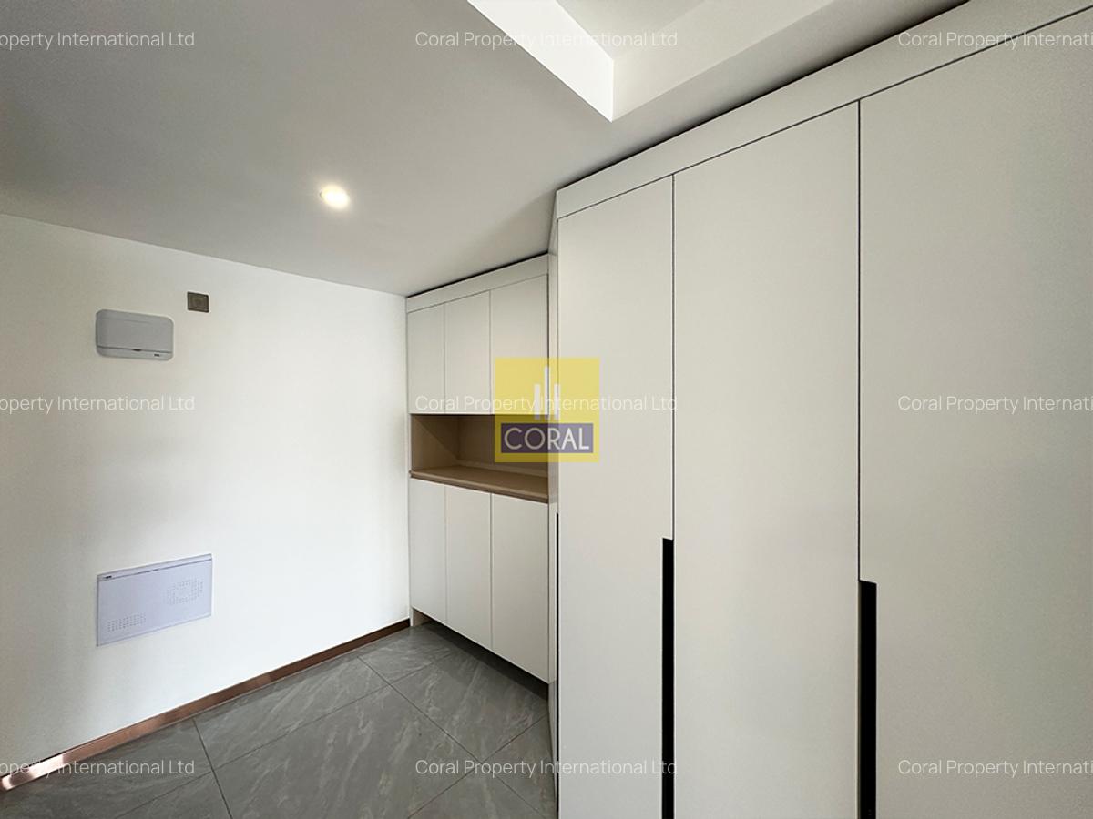 3 Bed Apartment in Riverside - 6