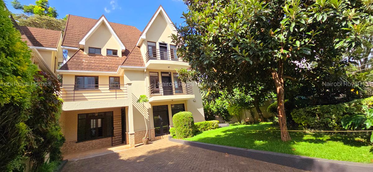 5 Bed Townhouse with En Suite at Lavington Green - 6