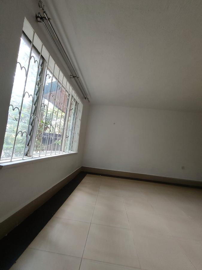 3 Bed Townhouse with En Suite at Lavington - 12