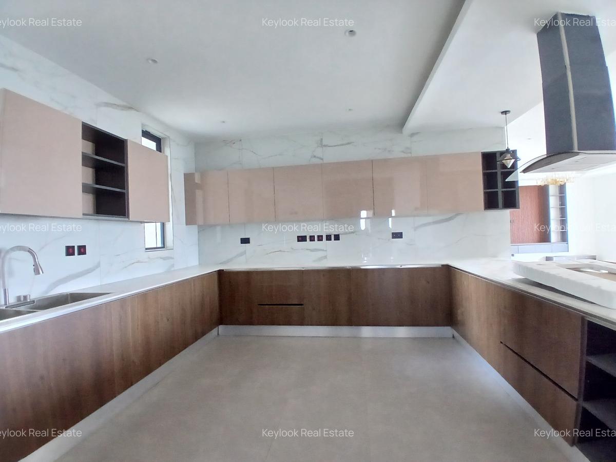 3 Bed Apartment with En Suite at Riverside Drive - 13