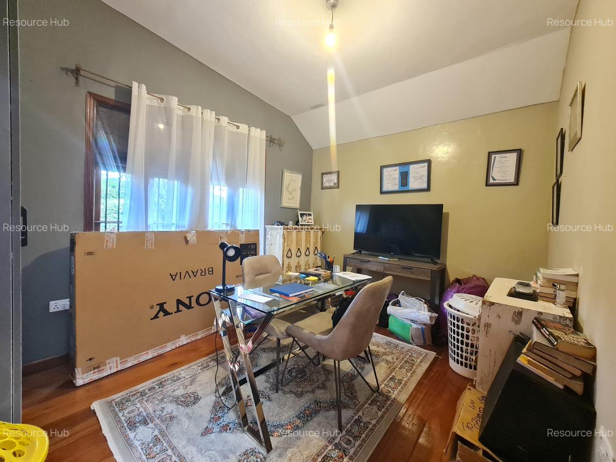 2 Bed House with En Suite at Near The Hub - 17