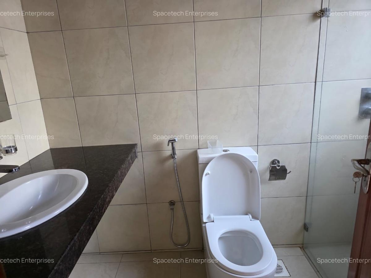 4 Bed Apartment with En Suite in Parklands - 18