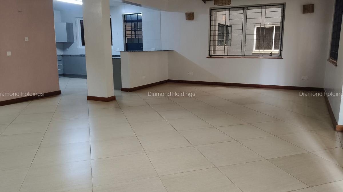 4 Bed Apartment with En Suite at Parklands - 10