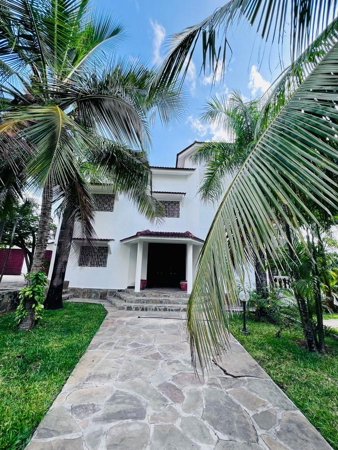 5 Bed Villa with En Suite in Watamu - 1