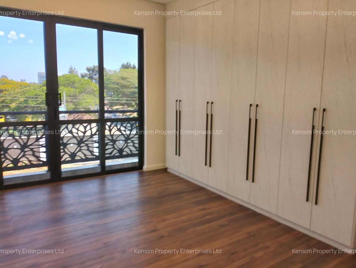 5 Bed Townhouse with En Suite in Lavington - 2