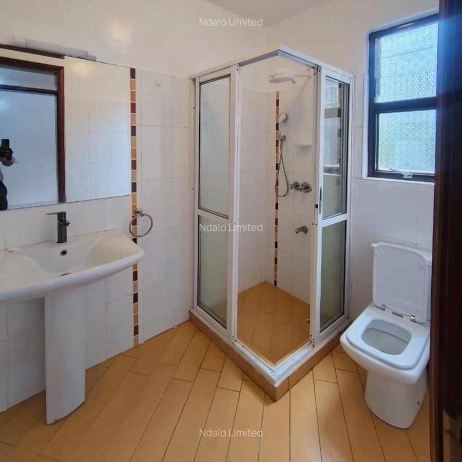 3 Bed Apartment with En Suite at Lavington - 11