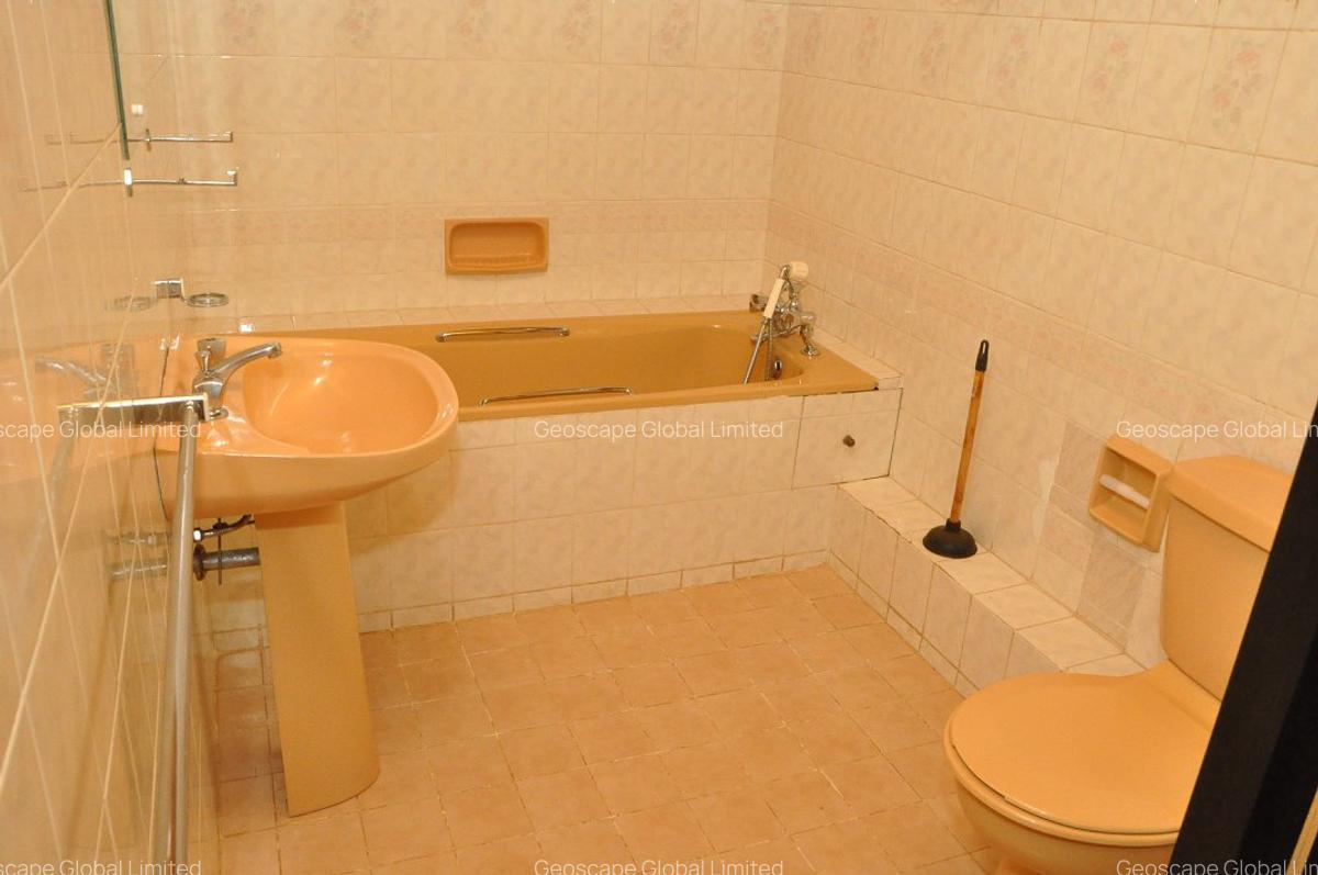 5 Bed House with En Suite in Nyari - 5