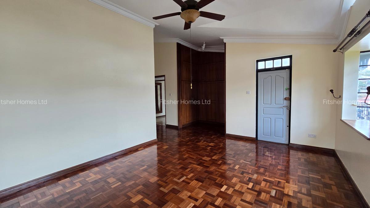 5 Bed House with En Suite in Runda - 16